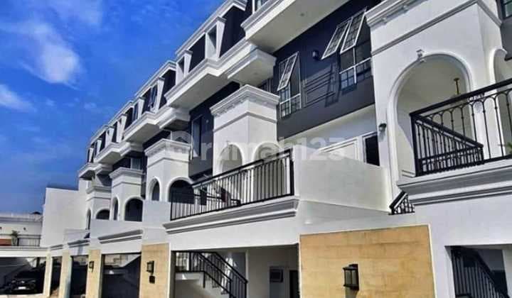 Dijual Rumah American Classic 3 Lantai di Pejaten Pasar Minggu