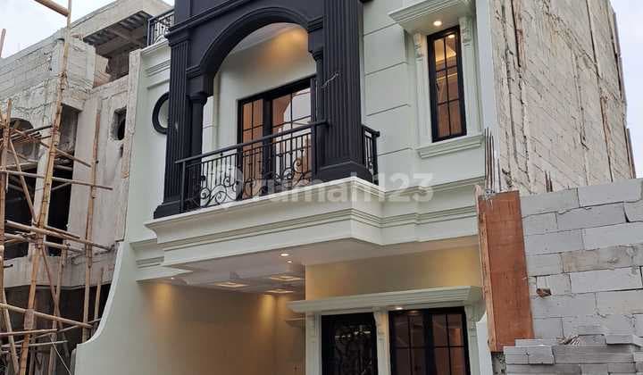 Jual Rumah Classic Modern 2.5 Lantai Dalam Komplek Jagakarsa