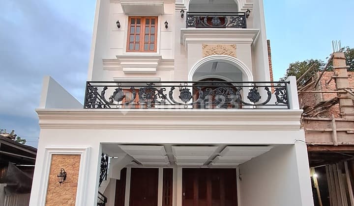 Jual Rumah American Classic Dalam Komplek di Jagakarsa Raya