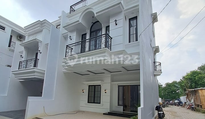 Dijual Rumah 3 Lantai Siap Huni Dalam Komplek di Jagakarsa Jakarta Se;Atan