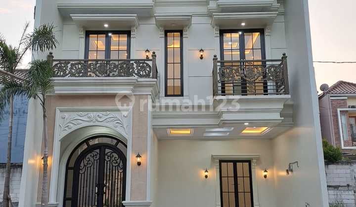 Jual Rumah American Classic 2.5 Lantai Dekat Toll Brigif Jagakarsa