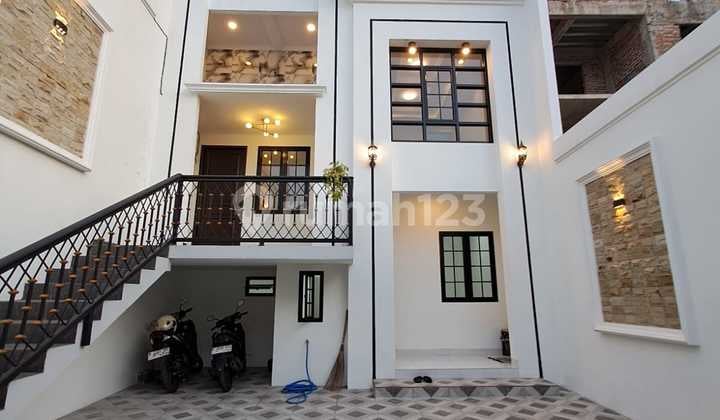 Dijual Rumah Mewah Strategis Bebas Banjir di Limo Depok
