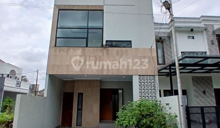 For Sale Classic Plus Rooftop House in Jagakarsa, South Jakarta