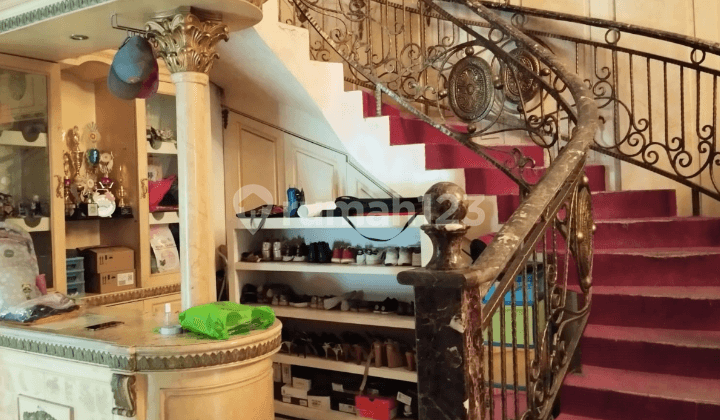 Hunian 2 Lantai Bagus Tanah Luas Dengan Harga Dibawah Pasar