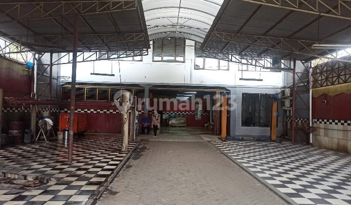 Bangunan Tempat Usaha Lokasi Strategis Dengan Tanah Luas Harga Murah