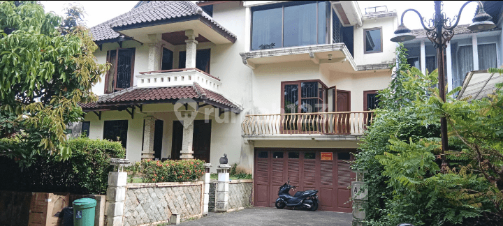 Hunian Mewah Asri, Sejuk 2 Lantai Dengan Tanah Luas Dibawah Njop.