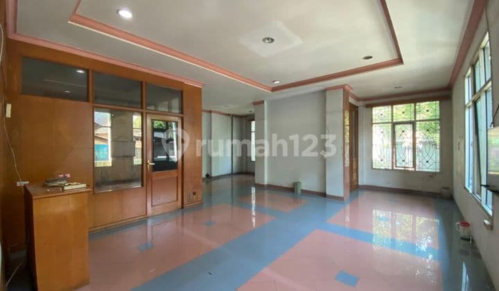 Rumah Kantor / Rukan 2,5 Lantai Lokasi Strategis, Cocok Sebagai Tempat Tinggal Atau Usaha Kos'an Dengan Harga Yang Terjangkau