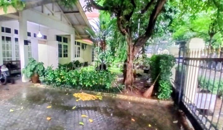 Hunia Asri: Comfortable and Quiet with Spacious Land for Sale Cheap, Far Below Market Price