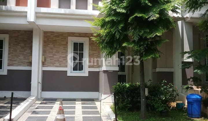 Disewakan Rumah 2 Lantai Kondosi Bagus Dan Rapi Semi Furnished!!!