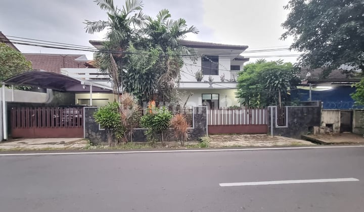 Dijual Murah.....Rumah Classic 2 Lantai Lokasi Strategis Bendi Raya Tanah Kusir
