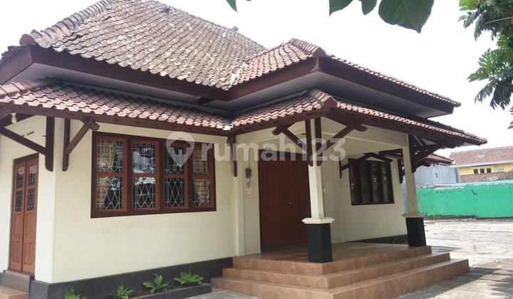 Rumah Villa Bangunan Belanda Full Kayu Jati Kuno di Temanggung Kota