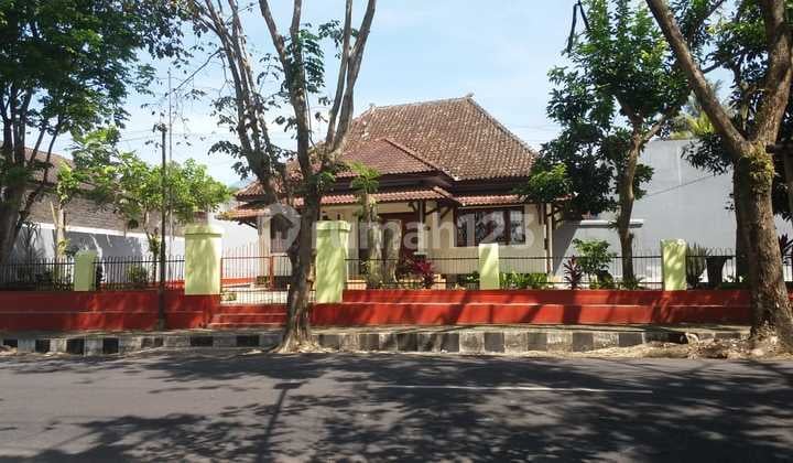 Dijual Cepat Rumah Villa Bangunan Belanda Full Kayu Jati Kuno di Temanggung Kota