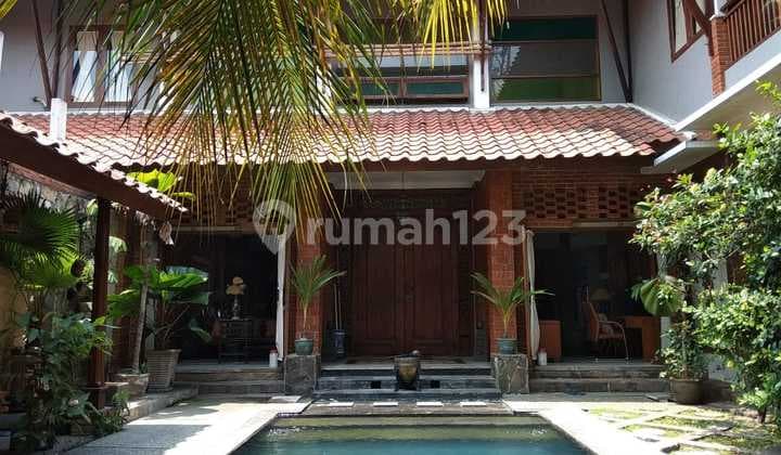 Rumah Cantik Ada Pool Harga Menarik Dalam Komplek Perumahan Bintaro Sektor 9