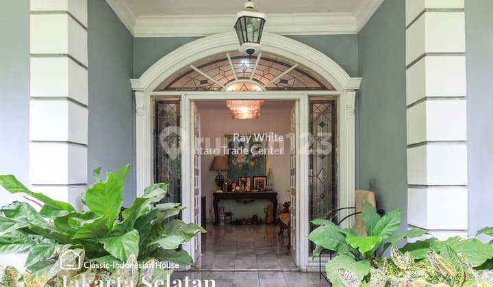 Rumah Mewah Bergaya Klasik Dengan Pool Dilokasi Strategis Cilandak Jakarta Selatan