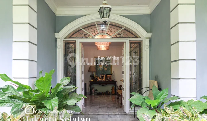 Rumah Mewah Bergaya Klasik Dengan Pool Dilokasi Strategis Cilandak Jakarta Selatan