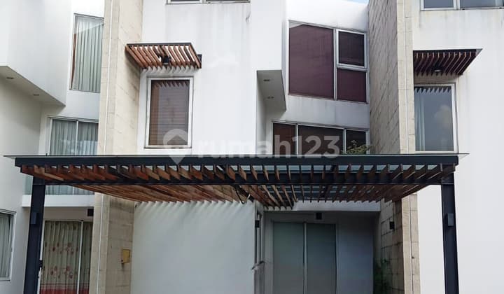Rumah Furnished Rapi Siap Huni di Cluster Discovery Aluvia Bintaro