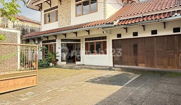 Rumah Kantor 2 Lantai Halaman Luas di Jati Padang Jakarta Selatan