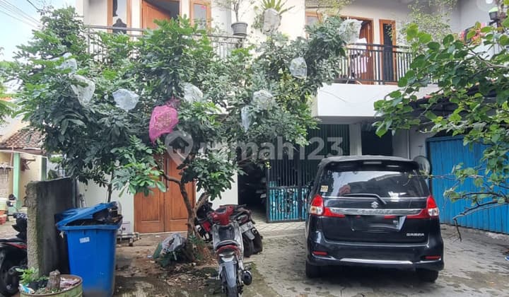 Residential House + 30-door Rental Units in Bintaro, South Tangerang