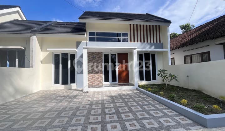 Dijual Rumah Baru Selatan Pasar Godean Dekat Polda Diy