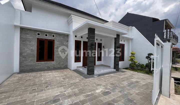 Rumah Cantik Selatan Ringroad Dekat Kota