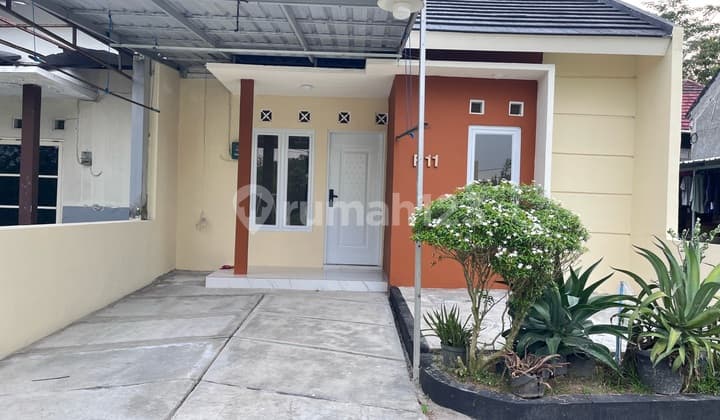 For Sale: House in a Housing Complex Near UMY