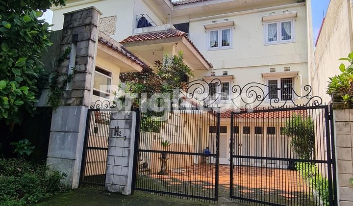 RUMAH MEWAH TROPICAL RASA VILLA DI DANAU BOGOR RAYA