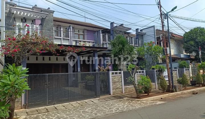 FOR QUICK SALE Luxury 2.5-Story House Ready to Occupy in DKI Pondok Kelapa Duren Sawit Complex