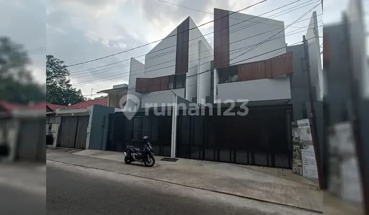 Rumah Baru Modern dalam Komplek Duren Sawit