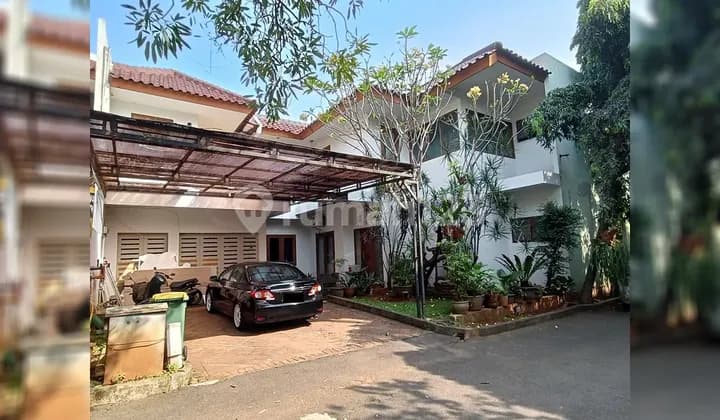 Rumah Private Pool 2 Lantai Dalam Komplek