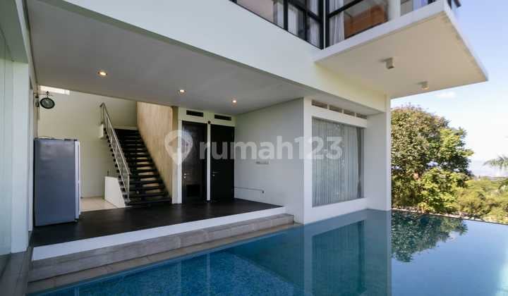 Rumah Lux Minimalis Dengan Kolam Renang di Resor Dago Pakar