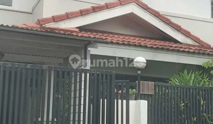 Ready-to-Occupy House in Bintaro Sector 9