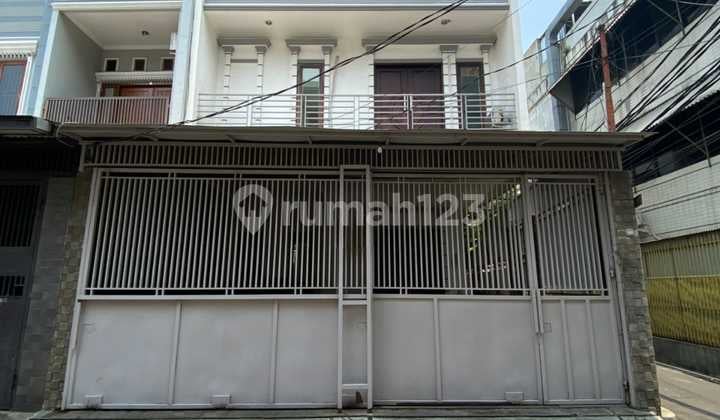 Petojo Rumah Semi Furnish Siap Huni Terawat Posisi Tanah Agak Ngantong Bisa Kpr