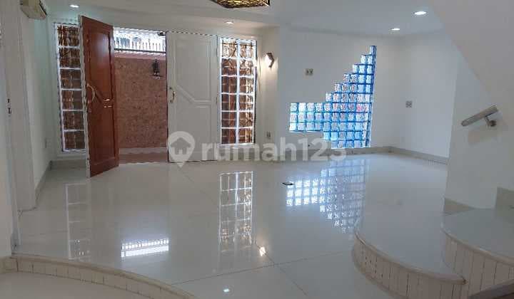 Tanjung Duren Posisi Hoek Semi Furnish Siap Huni Rapi