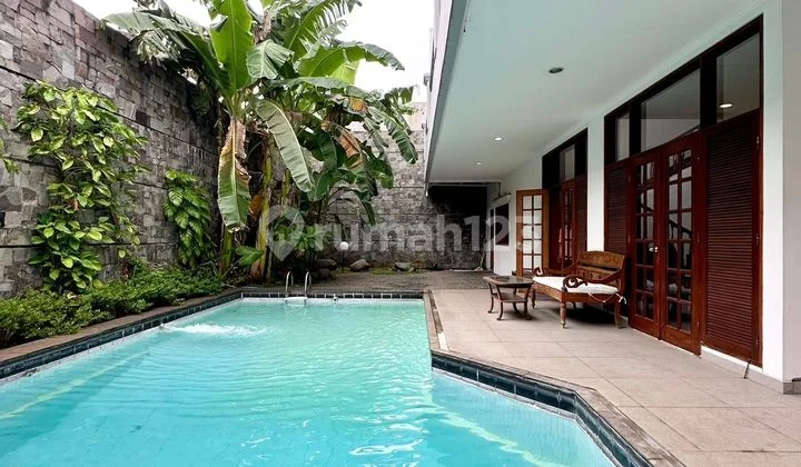 Khusus Ekspatriat , Ada Kolam Renang , Rumah di Permata Hijau, Jakarta Selatan