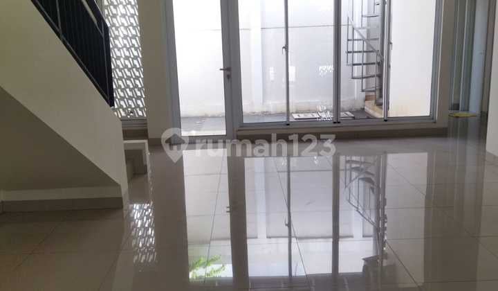 Jual Rumah SHM - Sertifikat Hak Milik di Summarecon, Gede Bage Furnished