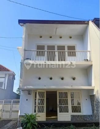 Disewakan Gedung Komersial Vintage Comal Raya Darmo Siap Pakai