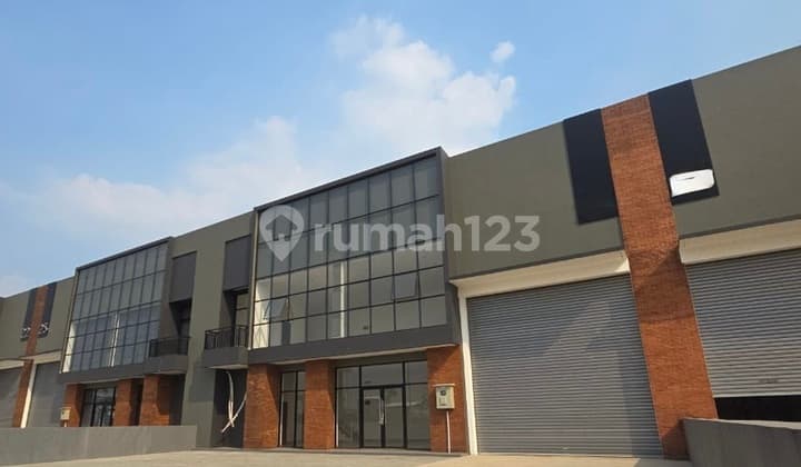 Gudang Industri Di Kawasan Pergudangan Blessindo