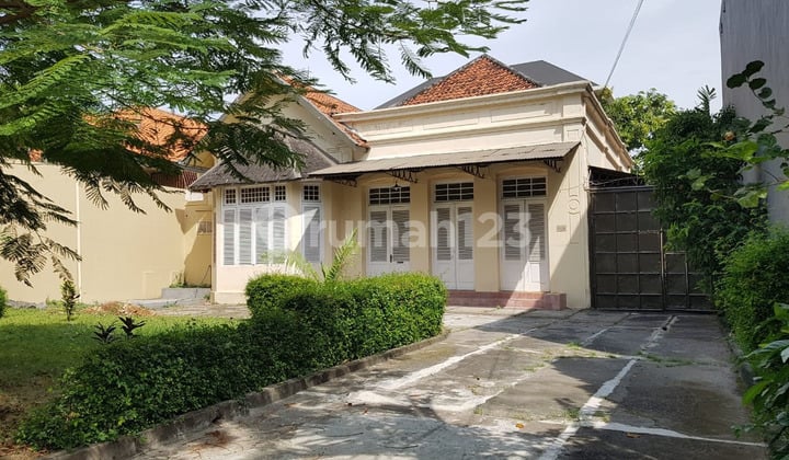Rumah Kolonial Belanda Komersial Area Jl. Pregolan Surabaya Pusat
