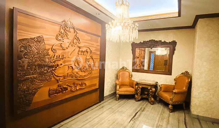Rumah 2 Lantai Semi Furnished SHM Di jakarta Selatan
