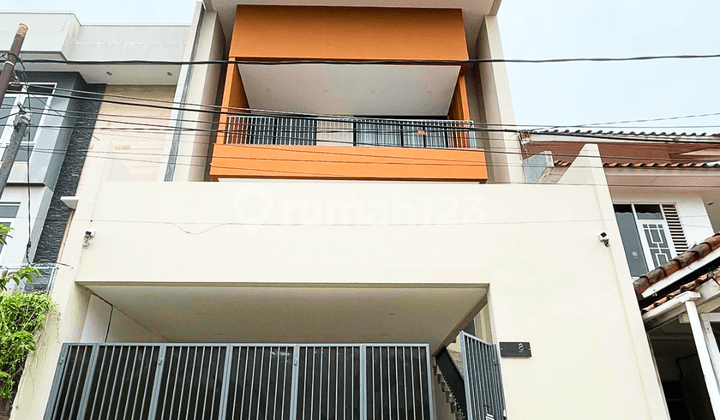 Rumah Modern minimalis di Pulomas, Jakarta Timur