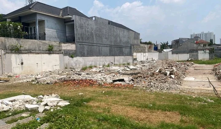 Lokasi Sangat Strategis. Bentuk Kavling Persegi Panjang. Depan Kavling Jalan Aspal Lebar 2 Mobil.