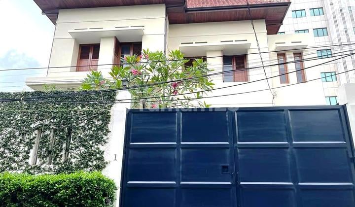 Siap Huni. Jarang Ada, Foto Sesuai Fakta. Bangunan Split Level. Bergaya Eklektik. Mewah dan Kokoh.