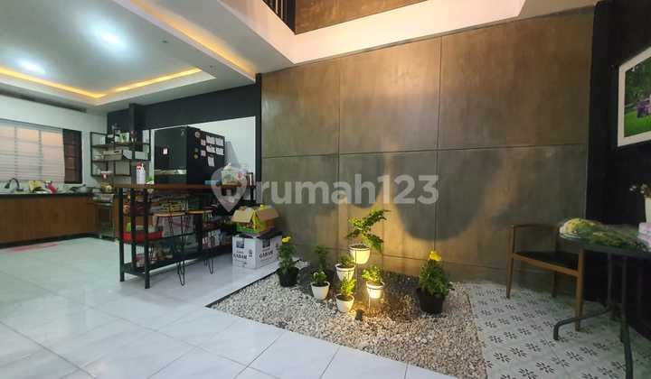 Beautiful 2.5-story House Ready to Live In, Already Renovated, Bintaro Jaya Sector 9.