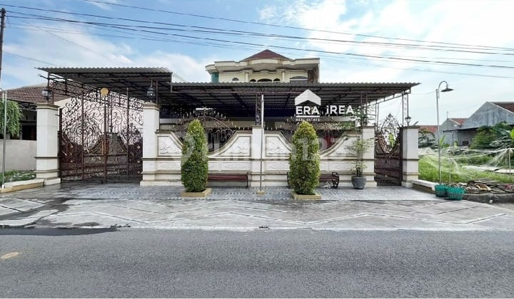 Jual Rumah Mewah 3 Lantai di Jombor, Sukoharjo
