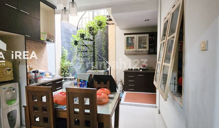 Affordable 2-Storey House Solo Barat Colomadu Behind Alana Hotel