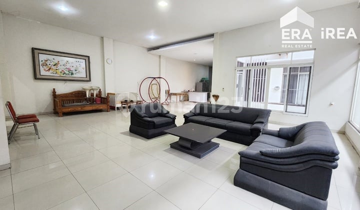 Rumah Modern Full Furnished Dekat Pasar Klewer Solo