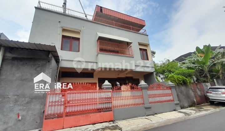 Disewakan Rumah 3 Lantai di Solo Kota Dekat Superondo Jajar