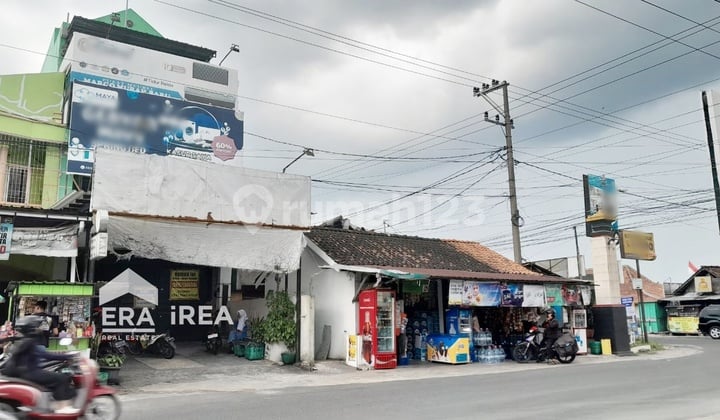 Ruang Usaha Bagus 3 Lantai Dekat Bandara Adi Soemarmo