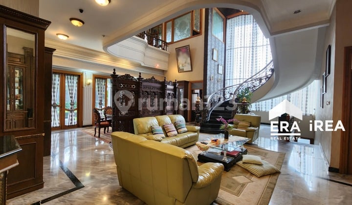 Rumah Mewah Semi Furnished 2 Lantai di Solo Area Pasar Karanggede