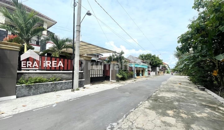 Dijual Rumah ada Kolam Renang 2 Lantai Dekat SPBU Bowan